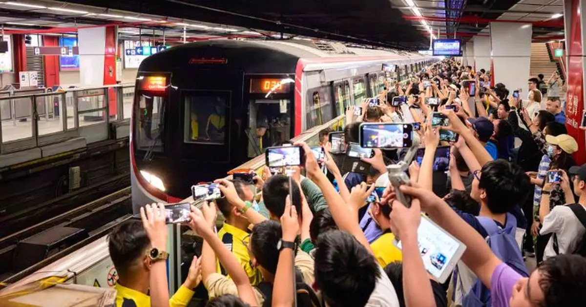 港鐵新列車Q-train荃灣綫啟用 使用新信號系統運作暢順