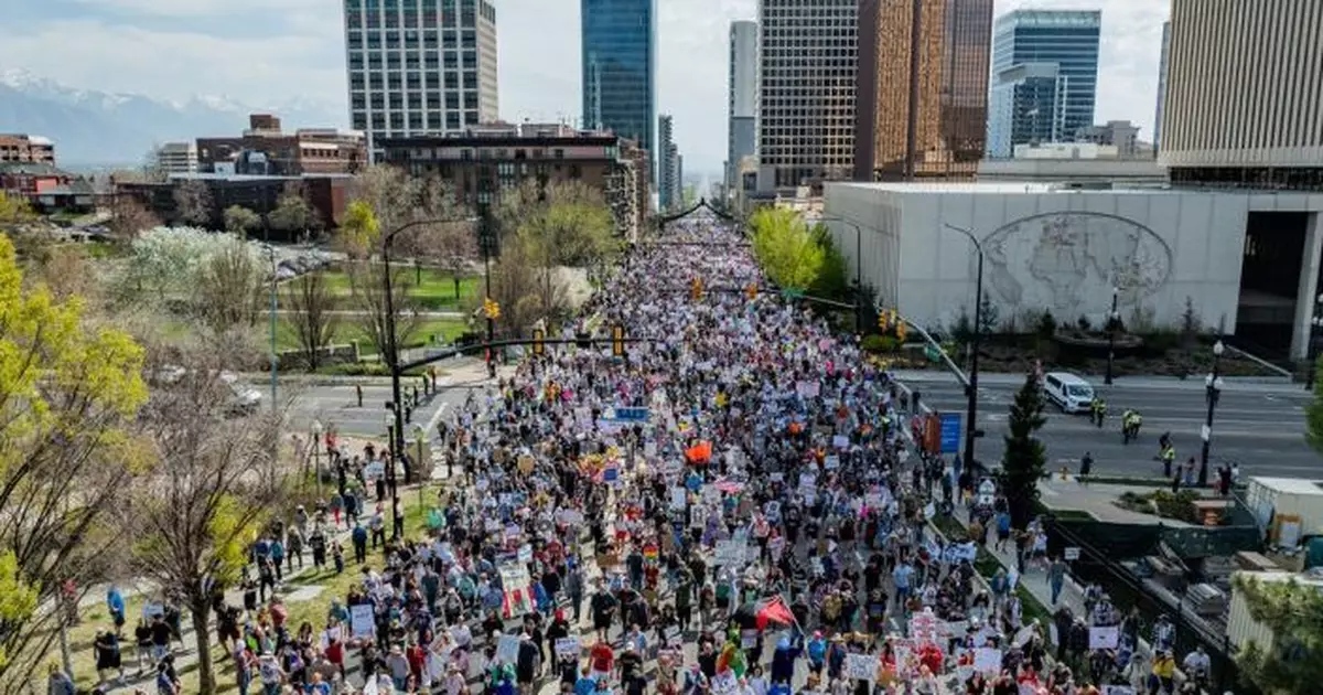 美國多個城市再有反特朗普「不要國王」大型示威 料900萬人參與