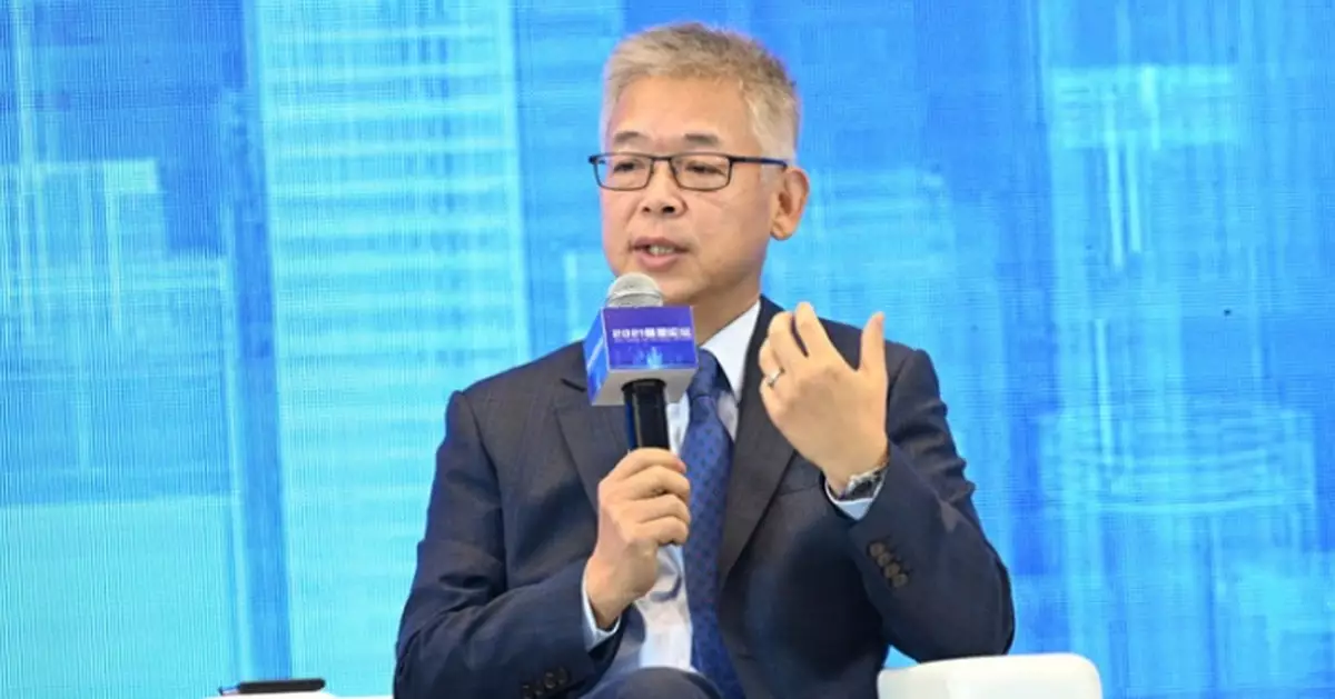 黃益平：能源價格急升或影響經濟增速 相信有空間消化輸入性通脹影響