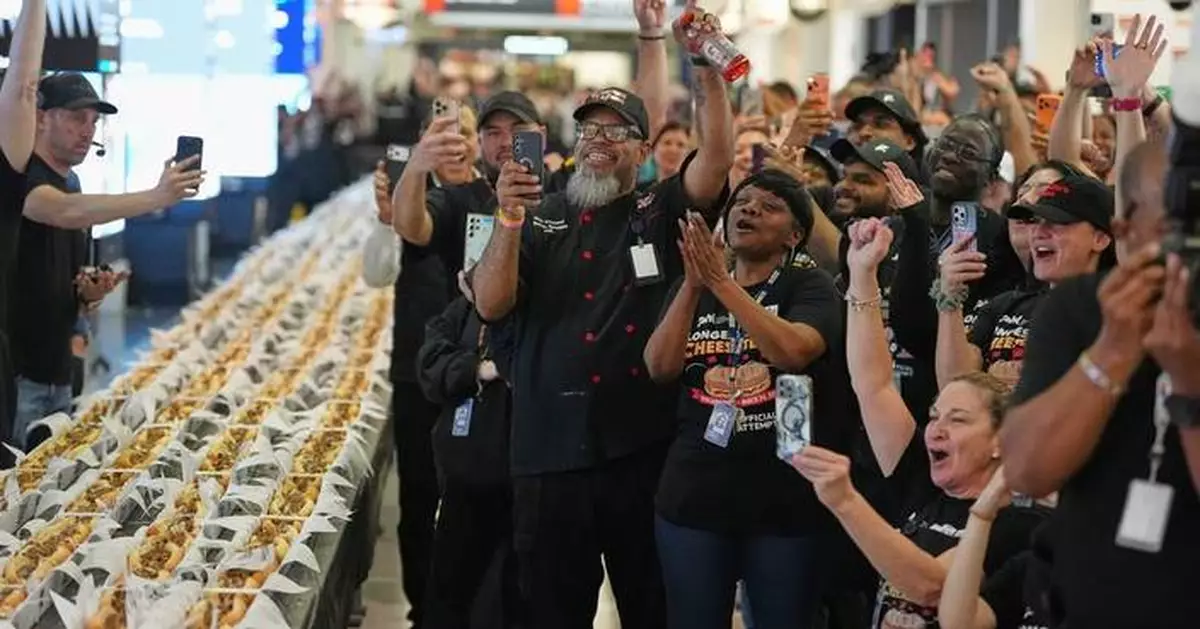 費城機場創健力士紀錄 1291份芝士牛扒排成最長隊伍