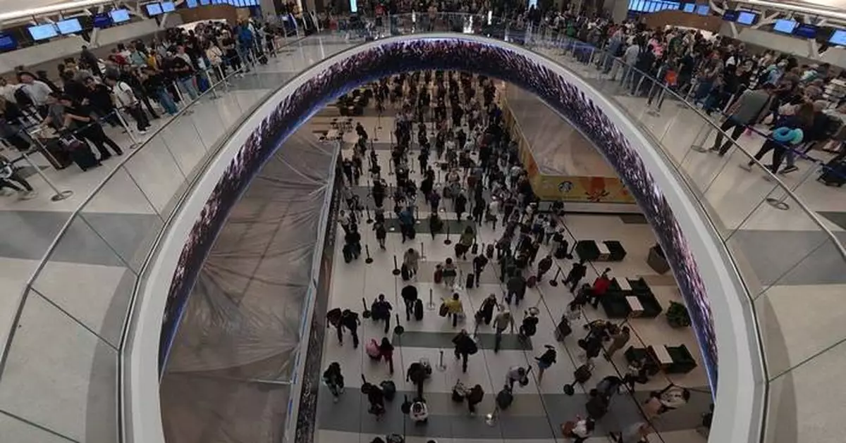 機場安檢大排長龍惹民怨 機場反促旅客勿太早到