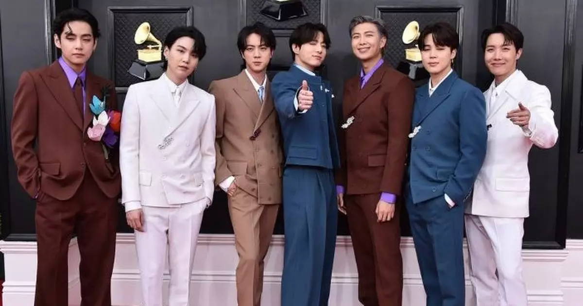 BTS首爾免費騷回歸 逾20萬人湧光化門廣場 警嚴陣以待