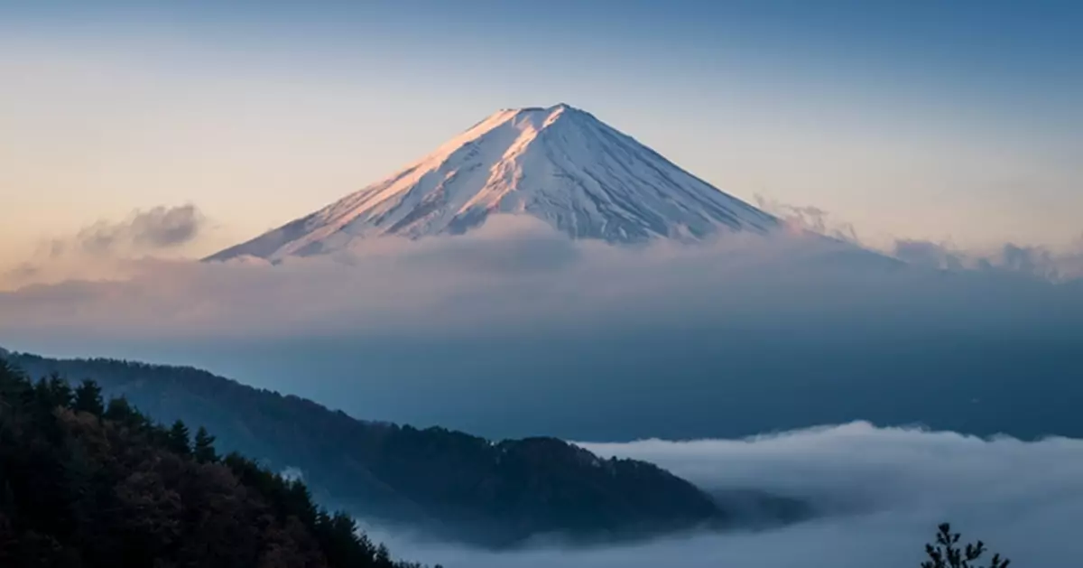 無視封山令擅闖富士山 外籍男女失足墜坡1命危1重傷 警方籲勿以身試險