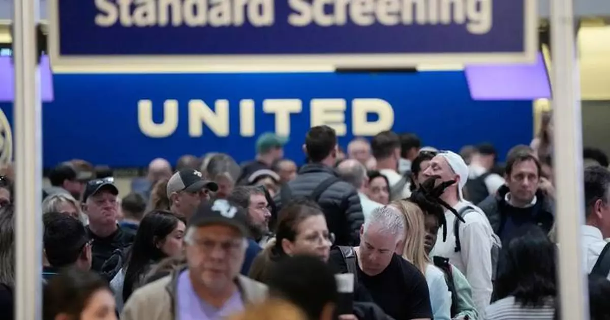 美國政府停擺影響TSA運作   機場安檢大排長龍大批旅客受影響