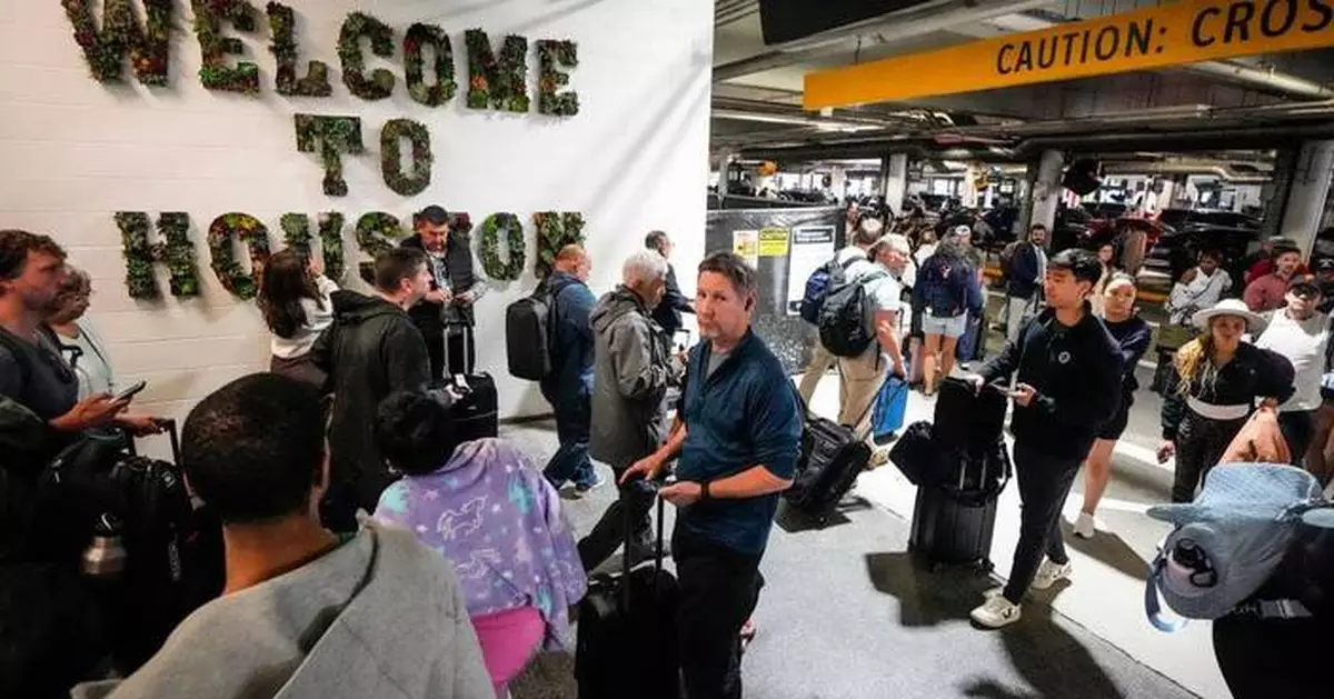美國國土安全部持續停擺影響機場安檢 旅客大排長龍