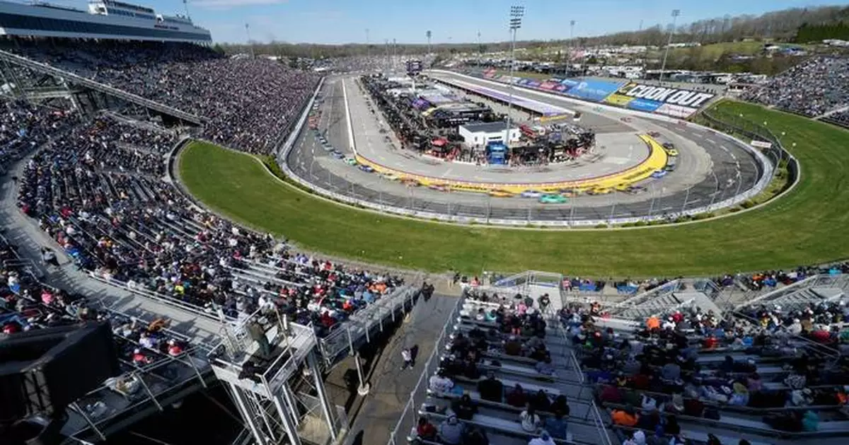 蔡斯艾略特馬田斯維爾賽道擊敗丹尼咸連 奪今季NASCAR首冠