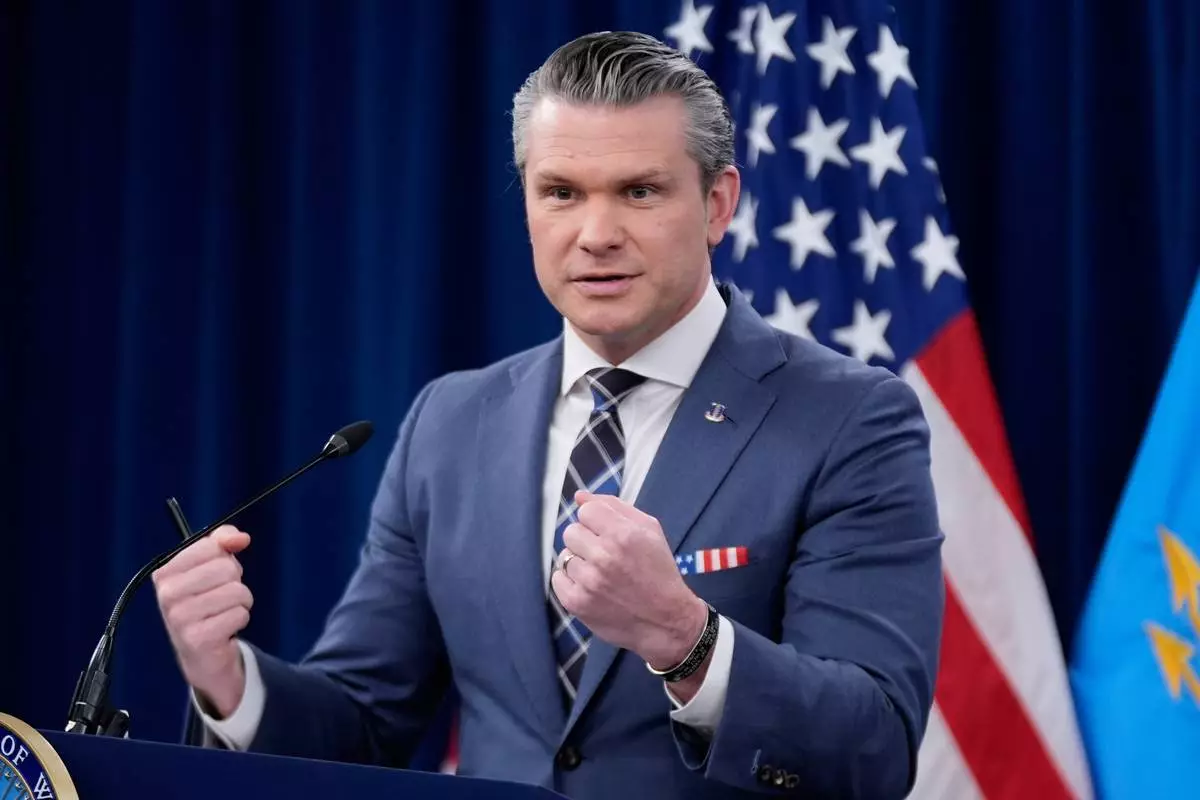 美國國防部長彼得赫格塞斯（Pete Hegseth）於2026年3月19日星期四在華盛頓五角大樓記者會上向媒體發言。(美聯社圖片/Manuel Balce Ceneta) AP圖片