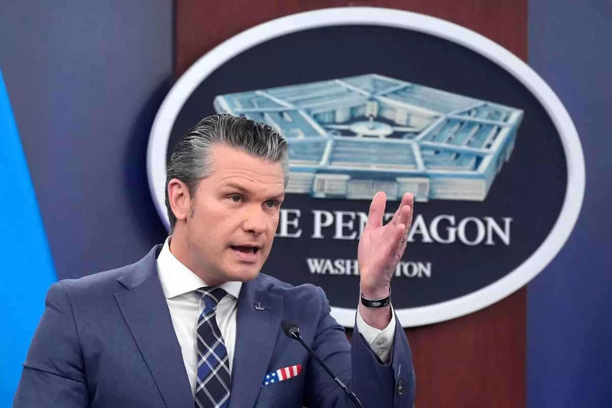 美國國防部長彼得赫格塞斯（Pete Hegseth）於2026年3月19日星期四在華盛頓五角大樓記者會上向媒體發言。(美聯社圖片/Manuel Balce Ceneta) AP圖片