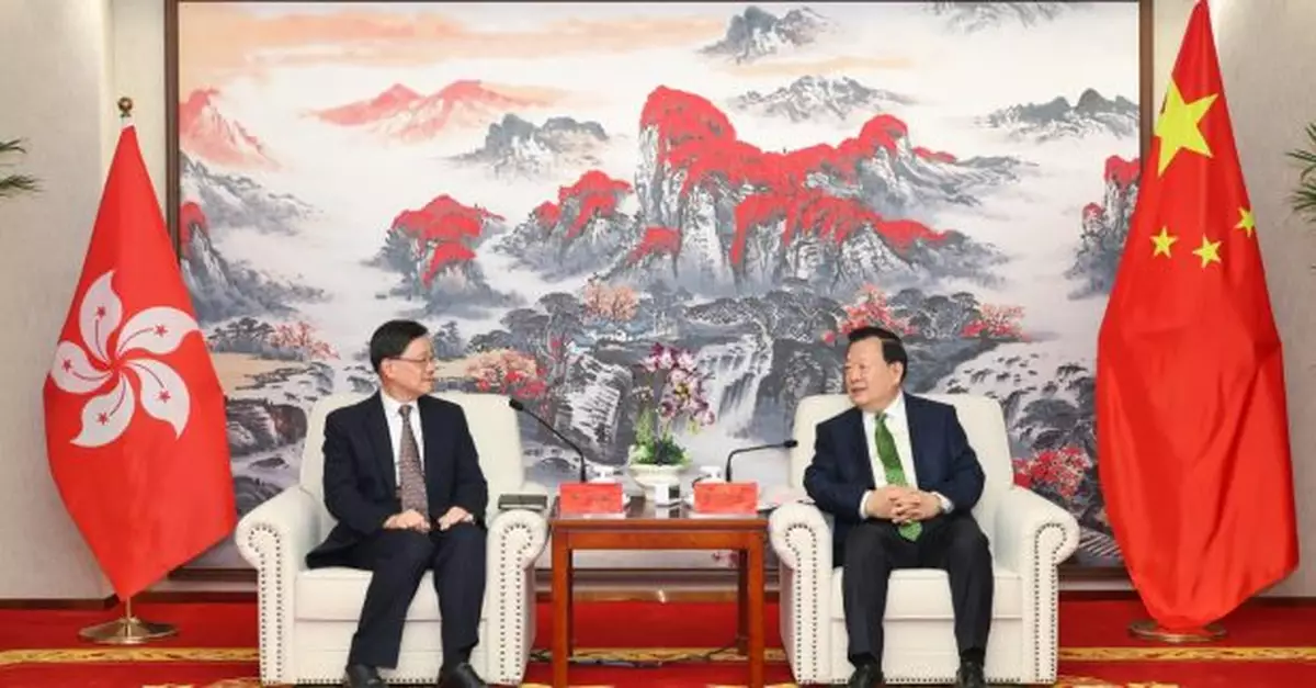 全國兩會｜夏寶龍會見李家超　相信特區定會把握十五五機遇