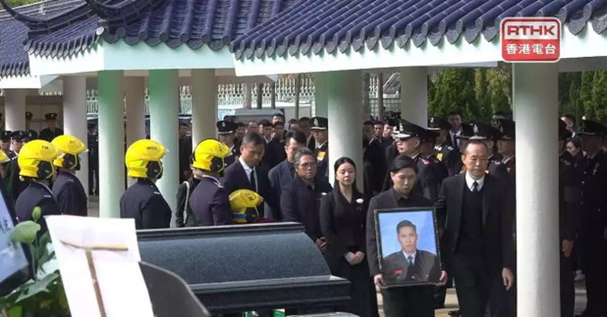 政府向宏福苑火災殉職消防隊目何偉豪家屬發放615萬元援助　