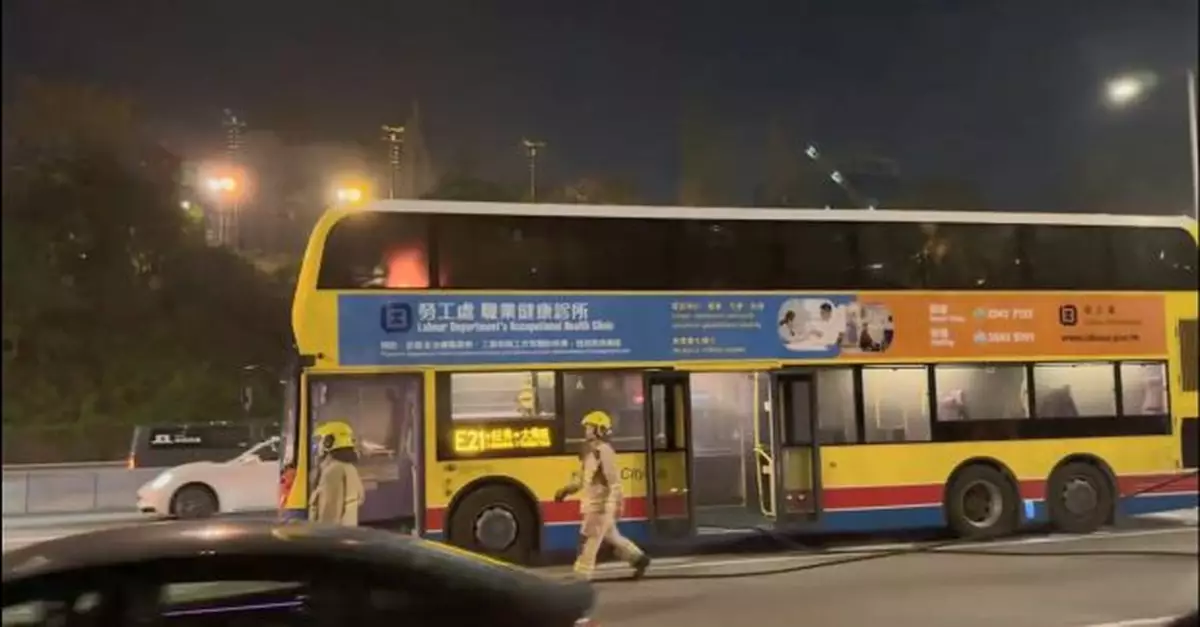 城巴上層前排座位起火　懷疑屬乘客充電器所致