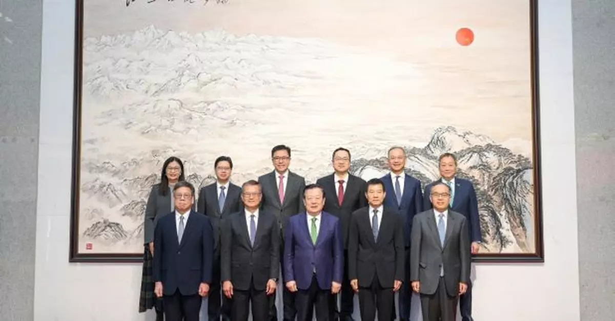 夏寶龍會見陳茂波　相信特區政府會制定好香港首個五年規劃