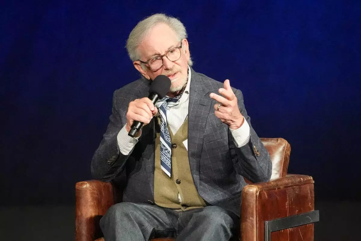 美國電影協會（Motion Picture Association）America250獎得主史提芬史匹堡（Steven Spielberg），於2026年4月15日周三在拉斯維加斯凱撒宮舉行的CinemaCon上，在環球影業及焦點影業的發布會上發言。(美聯社圖片/Chris Pizzello) AP圖片