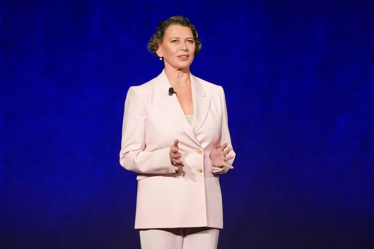 NBC環球娛樂（NBCUniversal Entertainment）主席唐娜蘭利（Donna Langley），於2026年4月15日周三在拉斯維加斯凱撒宮舉行的CinemaCon上，在環球影業及焦點影業的發布會上發言。(美聯社圖片/Chris Pizzello) AP圖片