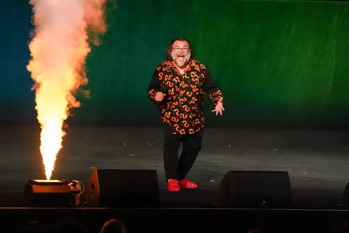 即將上映電影《超級瑪利歐銀河大電影》（The Super Mario Galaxy Movie）的演員積克布力（Jack Black），於2026年4月15日周三在拉斯維加斯凱撒宮舉行的CinemaCon上，在環球影業及焦點影業的發布會上發言。(美聯社圖片/Chris Pizzello) AP圖片