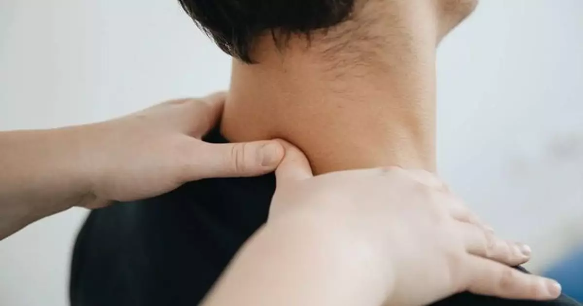 內地33歲男接受強力頸部按壓 數日後中風半身癱瘓 醫師警告：這部位絕不能亂按