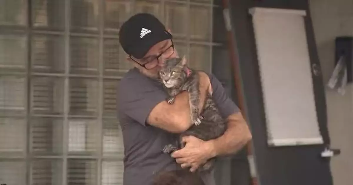 美收容所突發大火 消防員不顧危險救出受困毛孩還暖心收編感動眾人