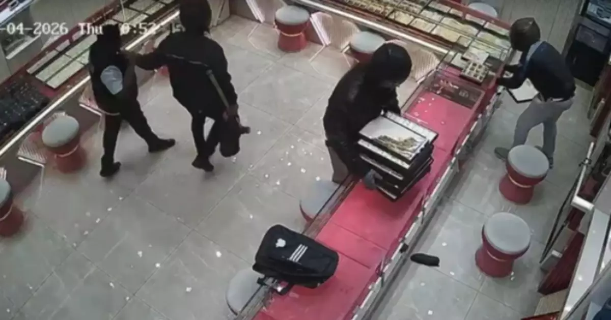 吉隆坡金舖遭4匪徒洗劫 10員工無力反抗2分鐘遭掠15KG金飾損2000萬