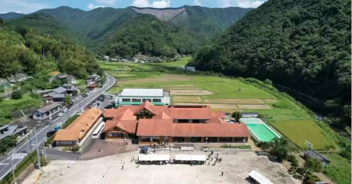 學生需利用下課時間背誦校名 日本校名最長學校建校77年終落幕