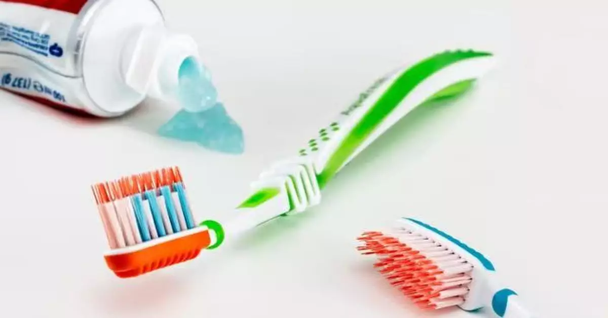 家庭刷牙習慣暗藏健康隱憂 護理師揭牙刷共置與共用牙膏恐增感染風險