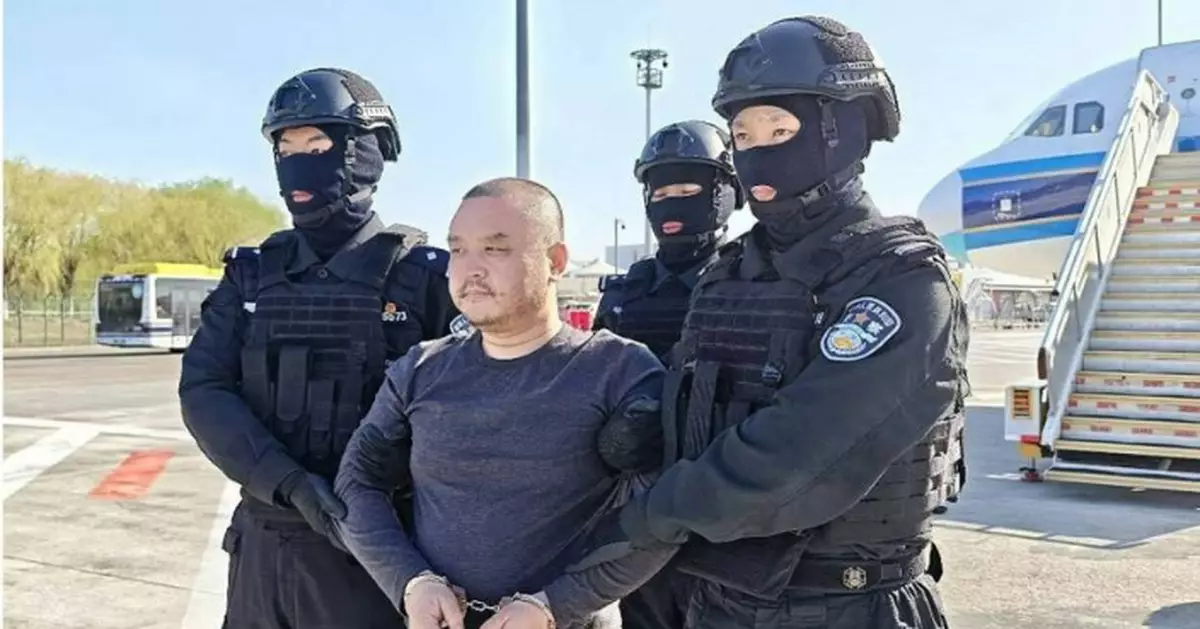 陳志犯罪集團核心成員李雄柬埔寨押解回國 公安部﹕加大力度緝捕在逃人士