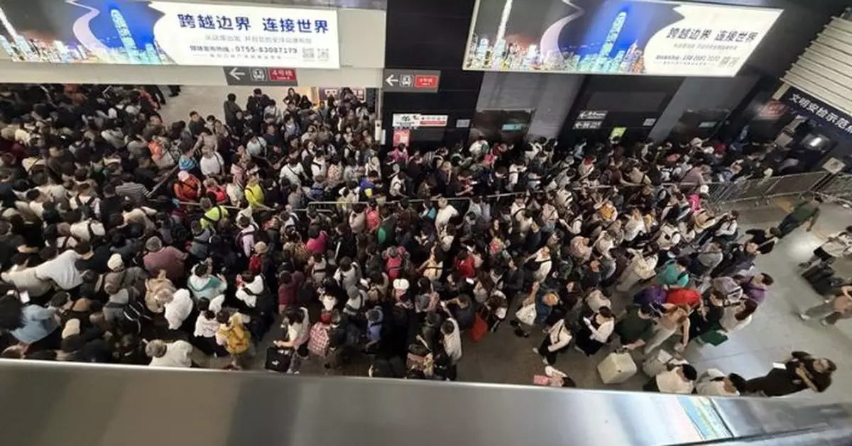 截至晚上9時 65.5萬人次出境 42.4萬入境