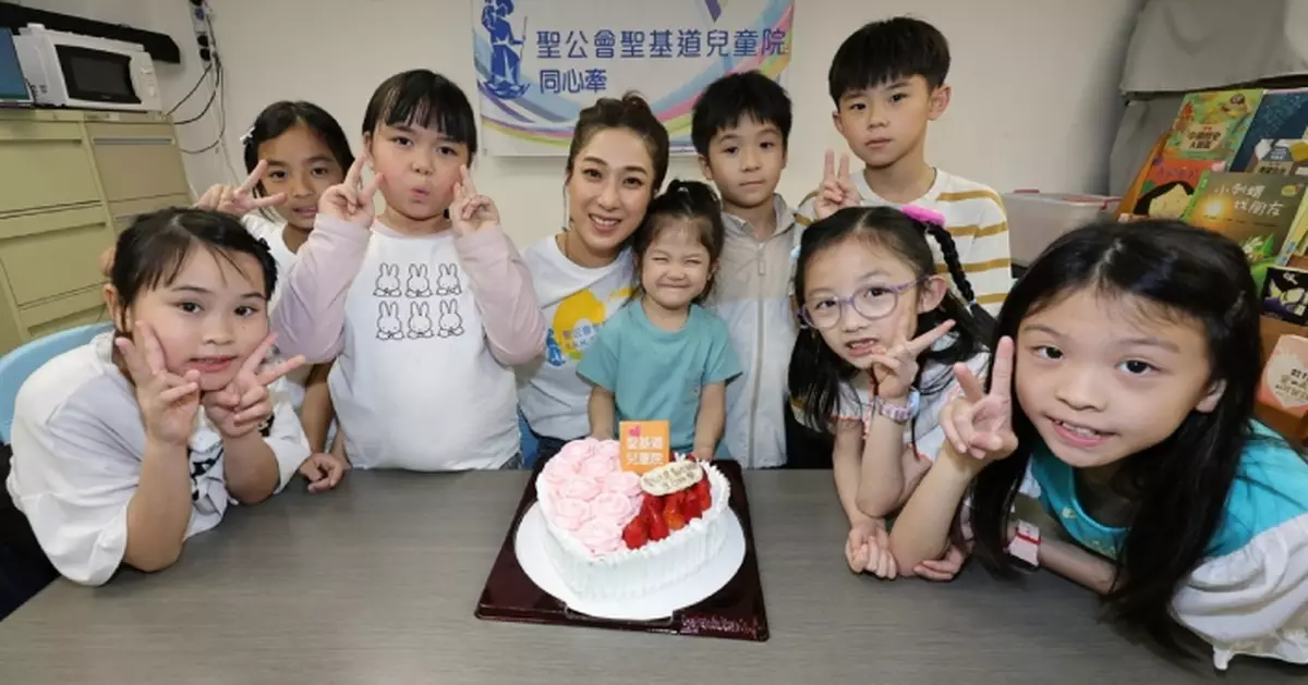鍾嘉欣攜細女探訪兒童院 與基層兒童畫復活蛋畫作、慶生傳愛