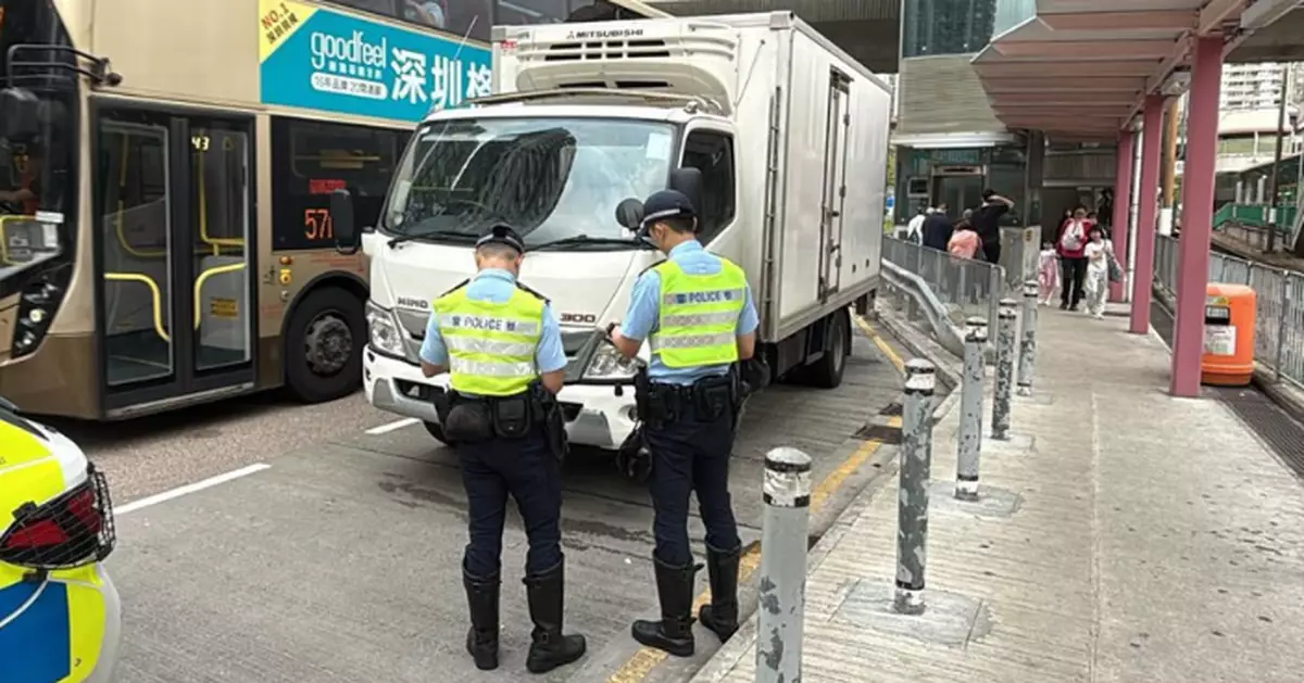 輕型貨車屯門公路車群中高速穿插 61男司機涉兩罪被捕