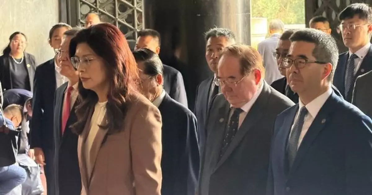 鄭麗文上午率領國民黨訪問團拜謁中山陵