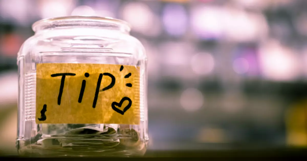 美小費文化過於誇張！畀少咗tips成新常態 逾4成消費者：今年俾少過舊年