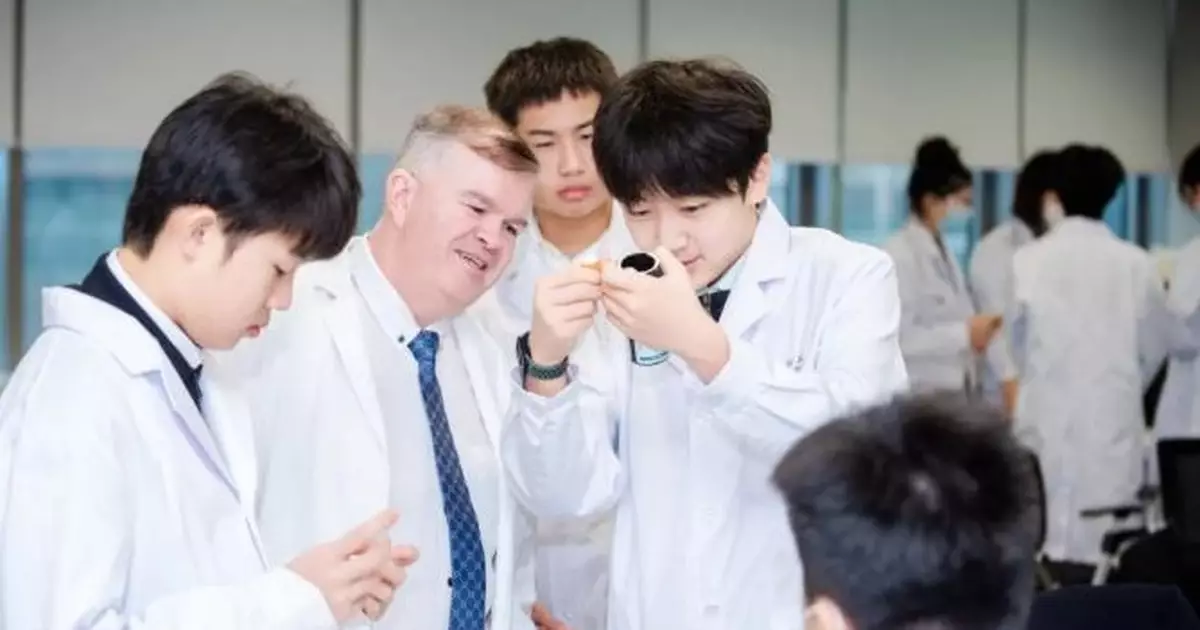 耀中耀華 2026 屆學生累計收逾 900 份高校錄取通知書 包括哈佛、牛津、劍橋、北大等頂尖學府