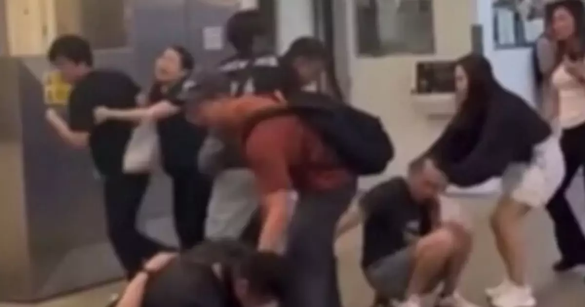 羅湖站6男疑眼神接觸起爭執 月台爆毆鬥全被捕