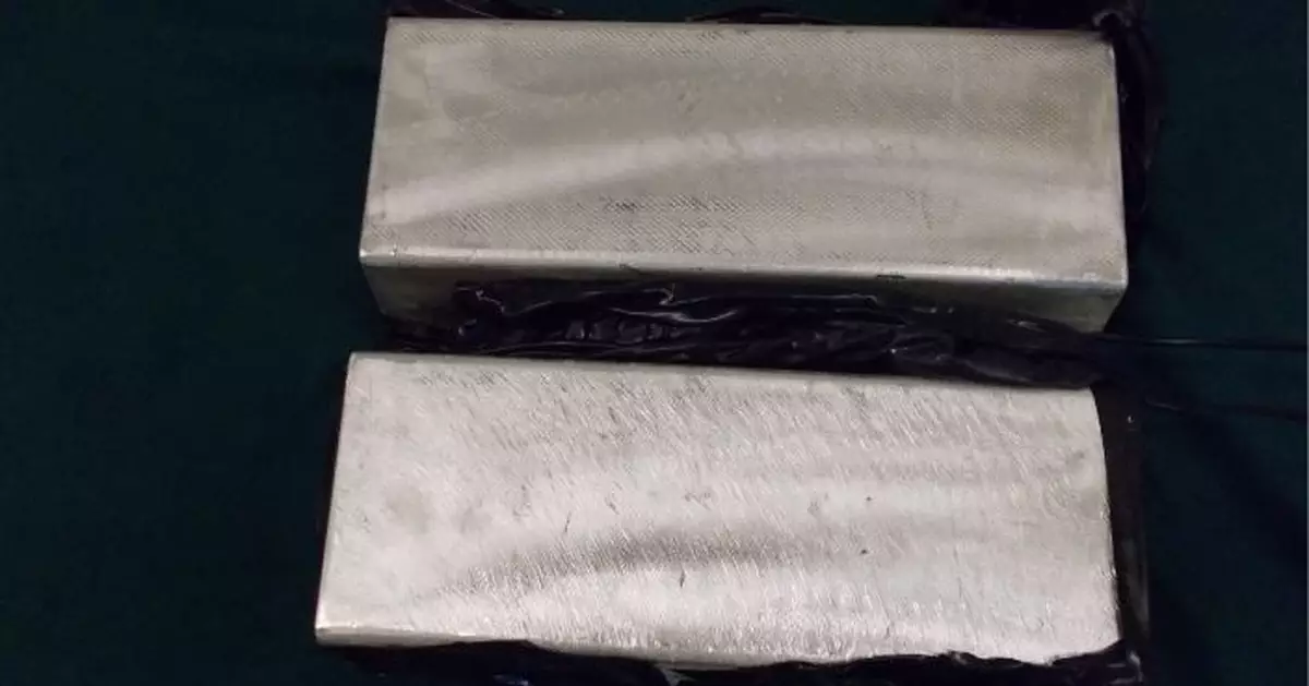 落馬洲出境貨車藏120萬元走私銀磚 海關拘40歲司機