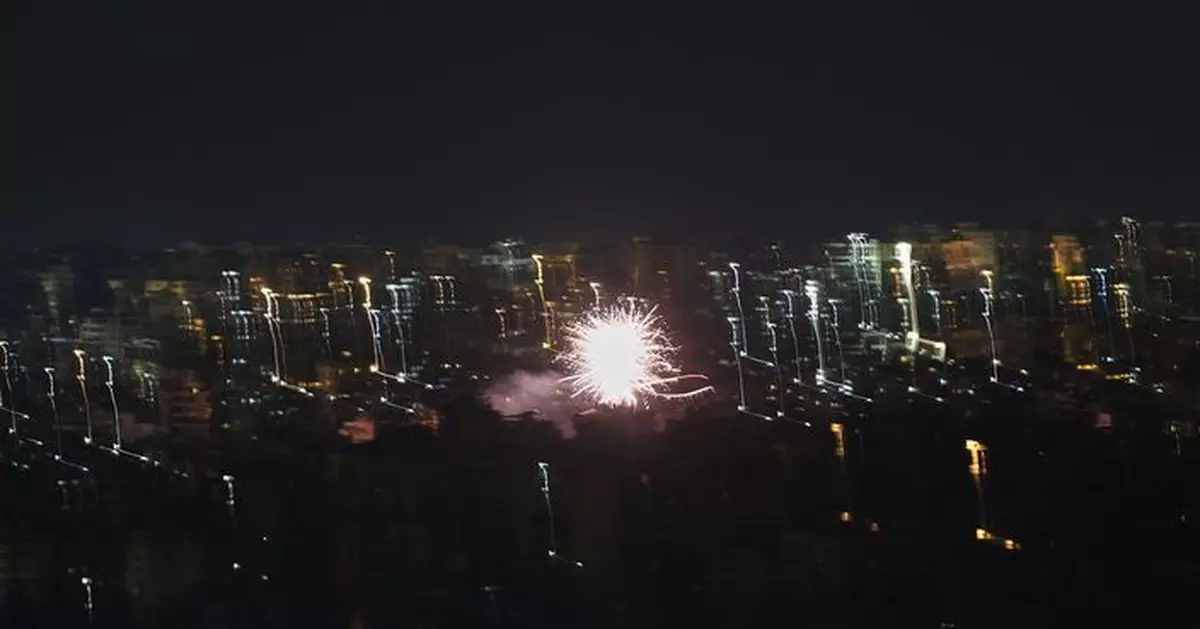 中東局勢 | 黎以停火生效 貝魯特民眾上街慶祝卻憂存不確定性