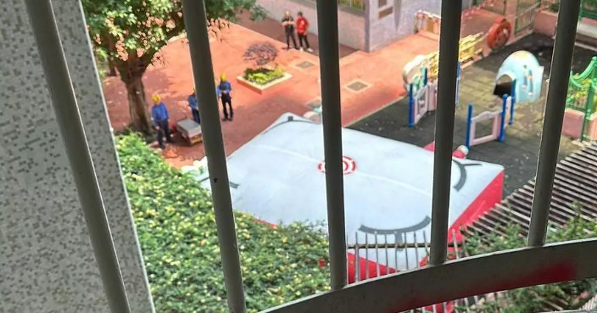 六旬漢指被欠薪兼遭限期遷出公屋 窗外掛大字報圖跳樓終被勸服送院