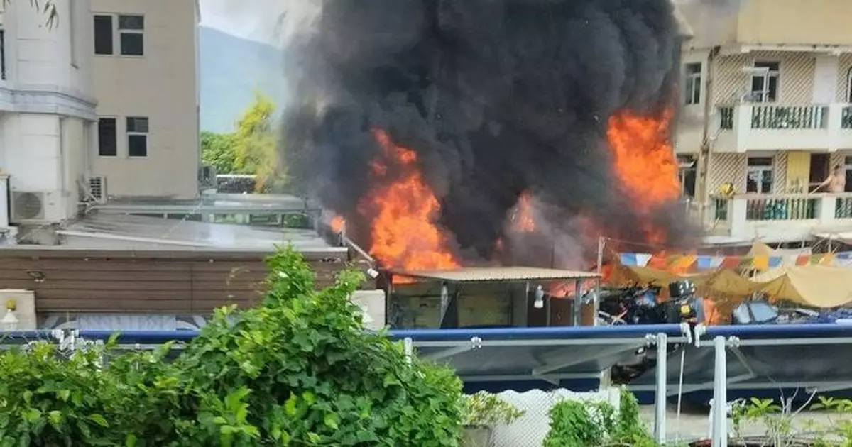 八鄉錦上路有村屋起火 波及三車無人受傷
