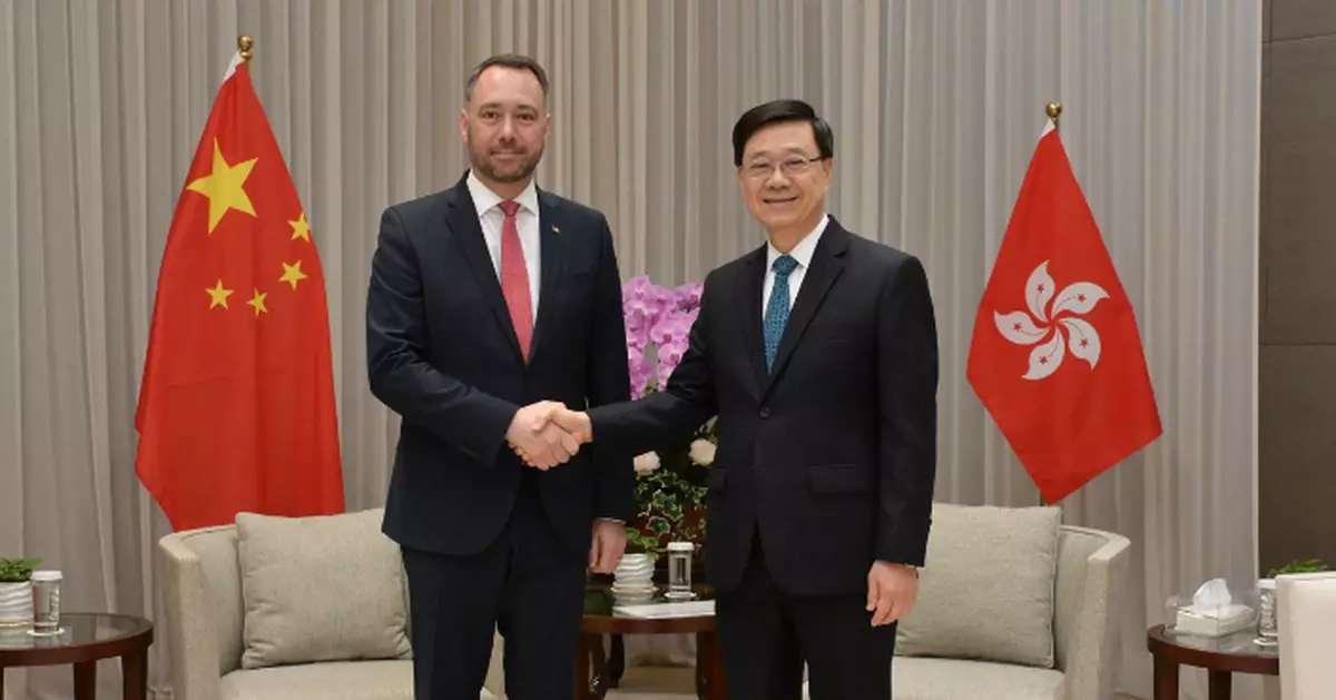 李家超晤訪港比利時副首相普雷沃 就深化兩地合作交流意見