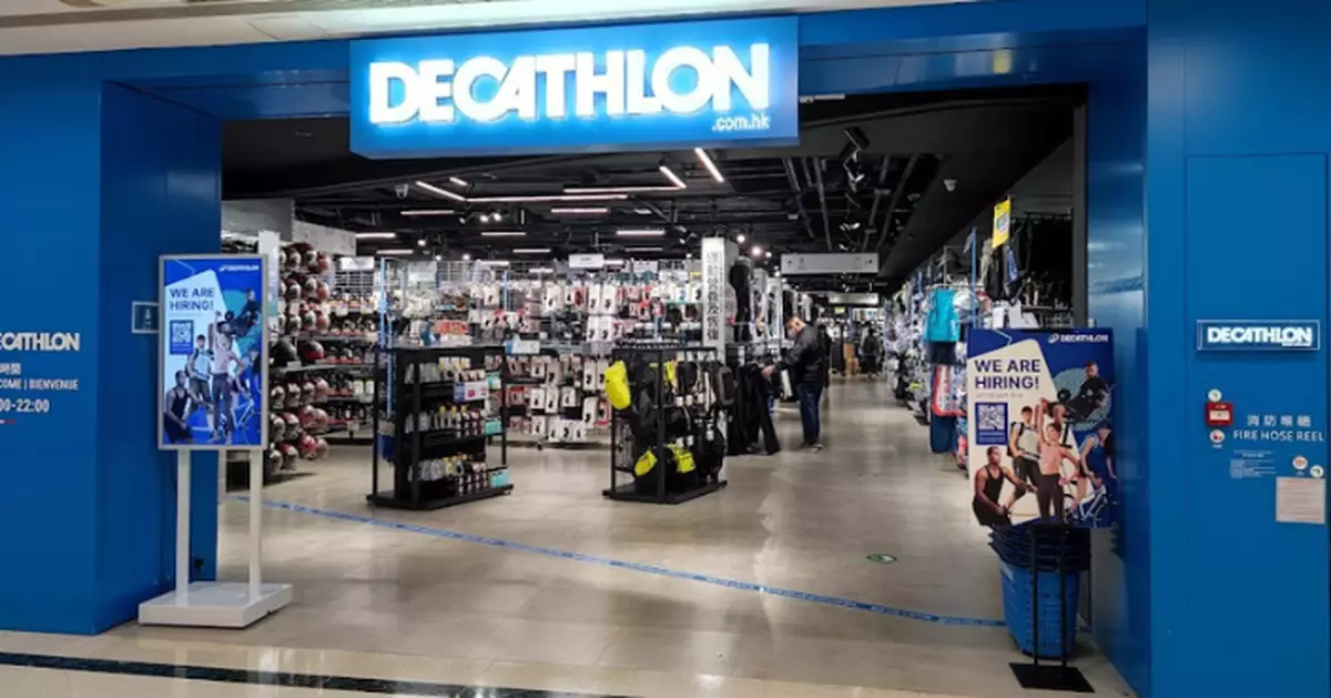 德福廣場迪卡儂7衣物被焚店員救火受傷送院 警追緝1.7米高肥胖身材疑縱火男子