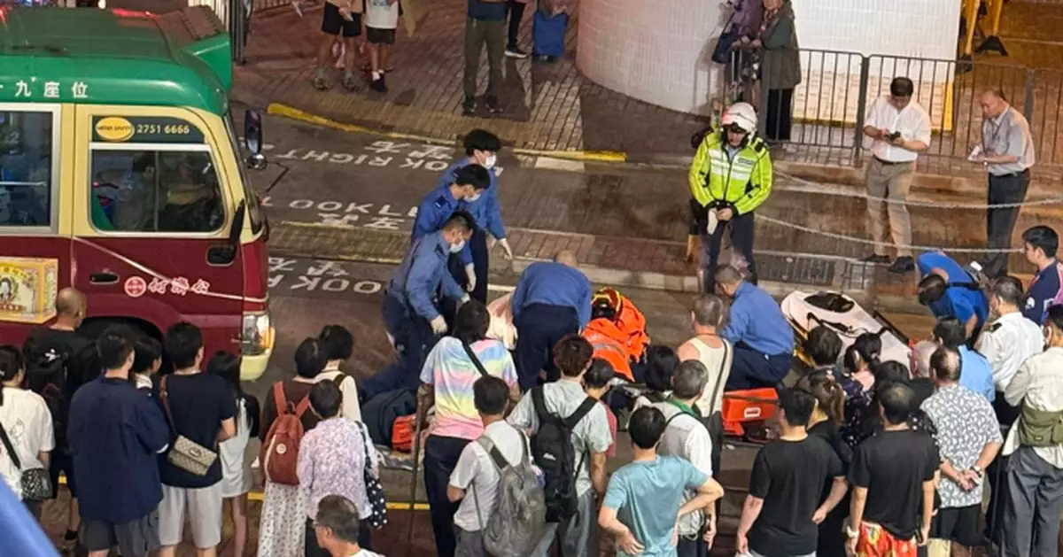 74歲女子香港仔石排灣邨遭小巴撞到昏迷送院 68歲司機涉危駕被捕