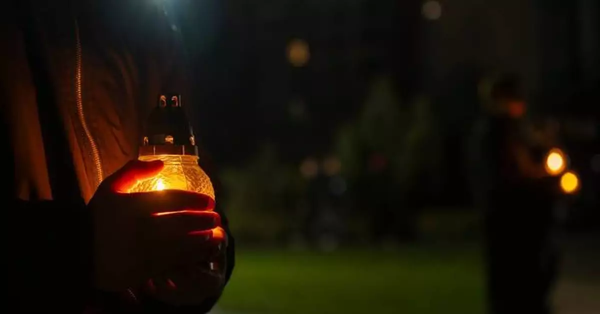 烏克蘭斯拉武季奇紀念切爾諾貝爾核災40周年 戰火下民眾無懼宵禁守夜