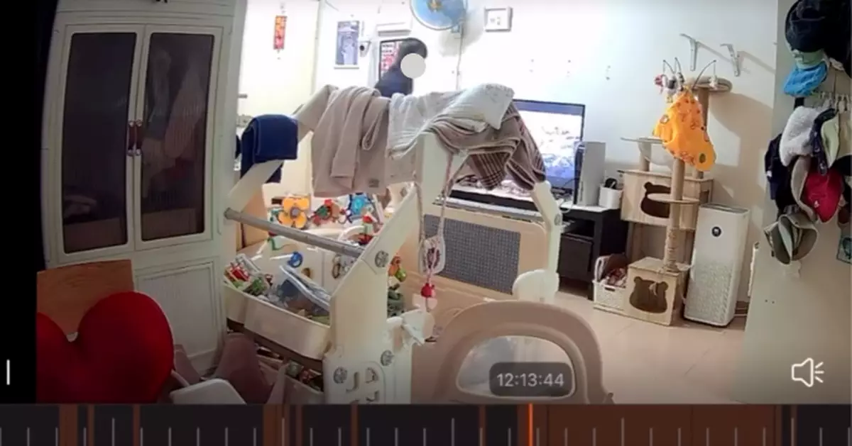 攜1歲女出席喪禮後 太太發燒CCTV直擊鏡子自爆 港爸求助網民籲：先信科學