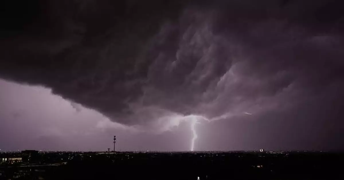 美國平原中西部惡劣風暴吹襲 多地受損停電 氣象部門警告或再有龍捲風