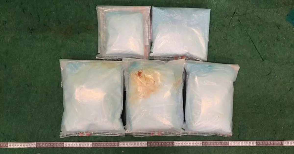 海關機場檢獲約值290萬元可卡因 拘吉隆坡抵港男子