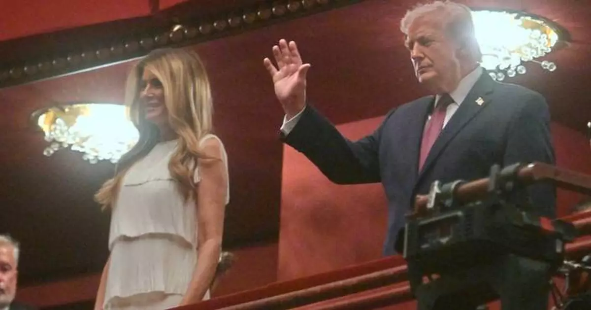 特朗普出席《芝加哥》開幕夜獲掌聲 肯尼迪中心將翻新兩年