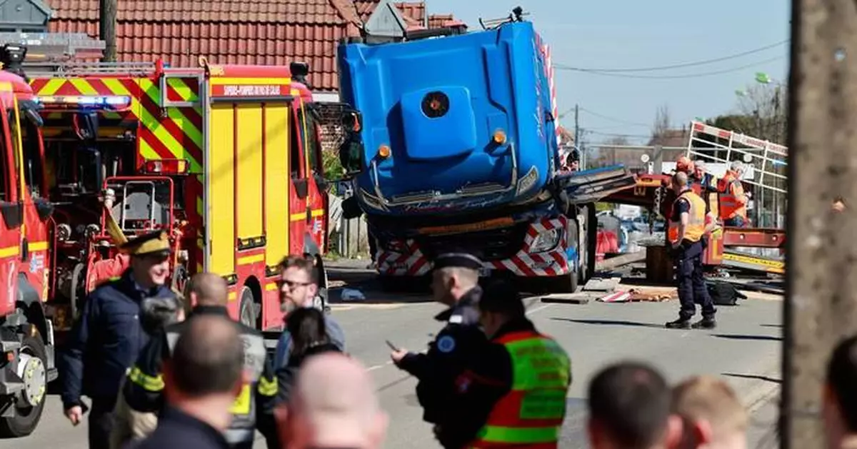 法國高速列車撞軍用貨車釀1死16傷 司機被捕