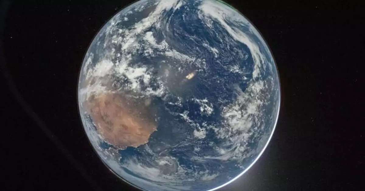 NASA公開阿提米絲2號地球照！網民驚呼：地球比1972年變暗淡了