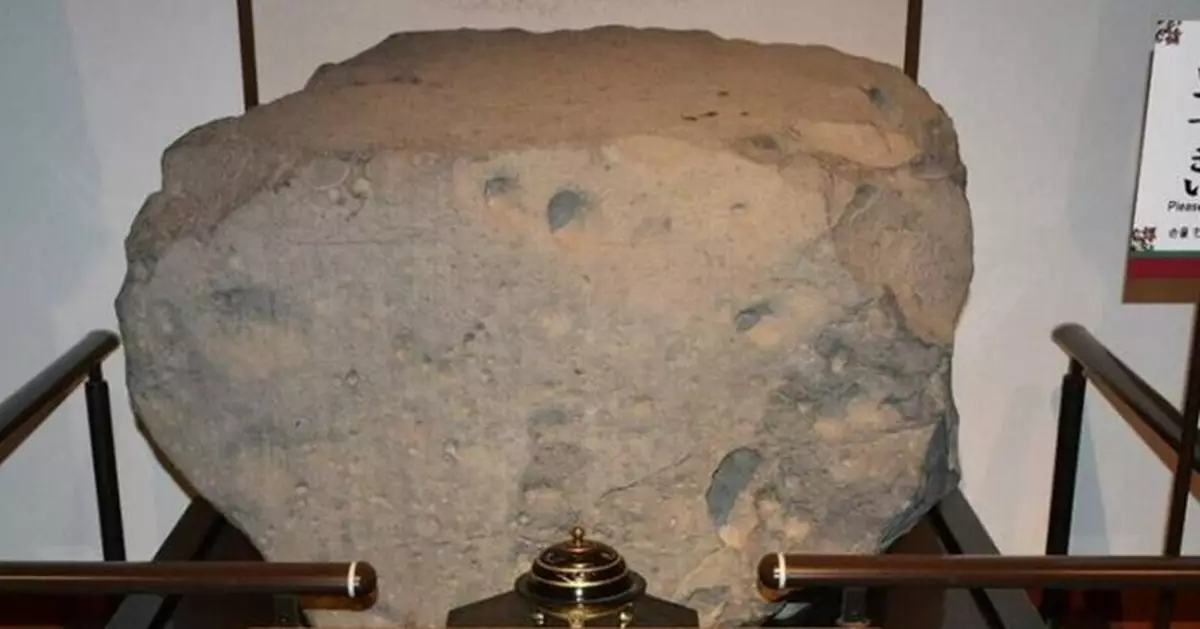 日本國寶「佛足石」遭潑油！警調閉路電視緝兇