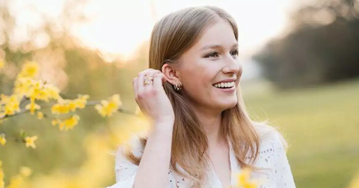 比利時最美公主初長成！艾蕾諾爾公主18歲　父女重現10年前溫馨擁抱