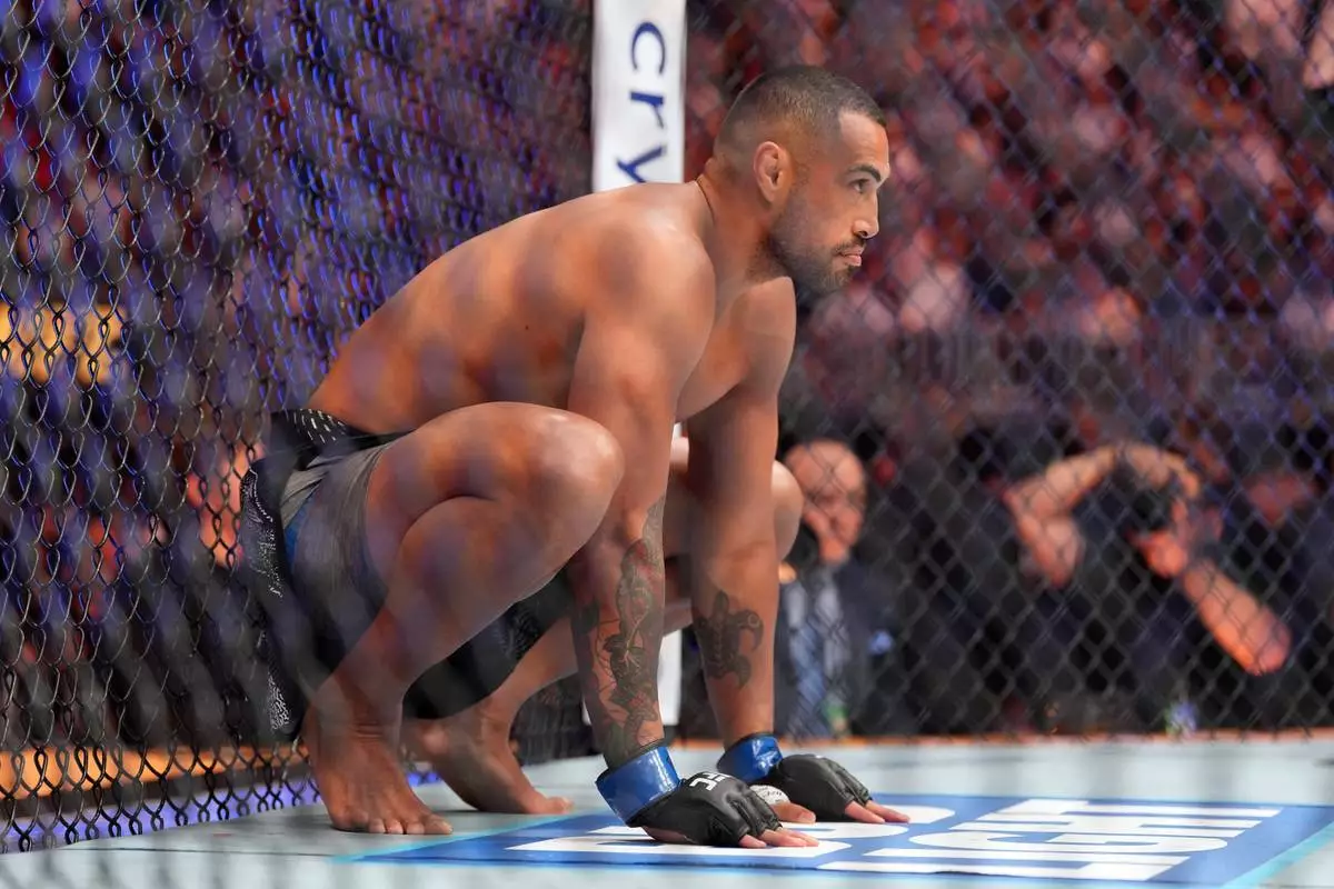 2026年4月11日周六，新西蘭拳手卡路士烏爾貝格（Carlos Ulberg）在邁阿密舉行的終極格鬥冠軍賽327（UFC 327）綜合格鬥賽事中，準備與捷克拳手伊里普羅哈茲卡（Jiri Prochazka）展開輕重量級冠軍戰。(美聯社圖片/Rebecca Blackwell) AP圖片