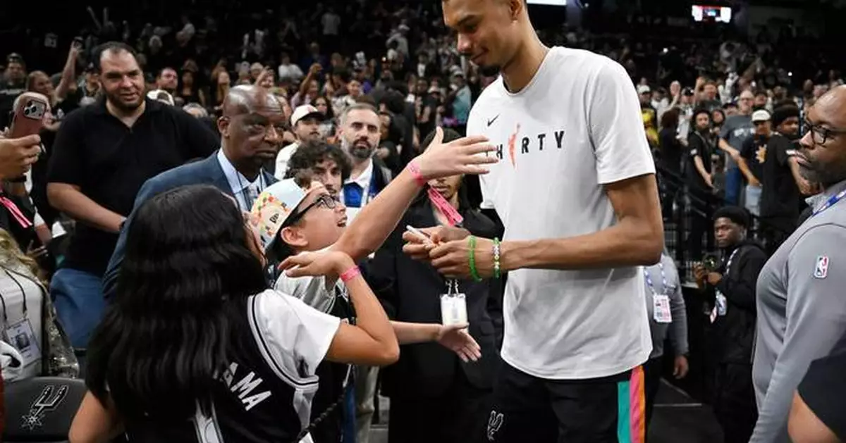 維克多雲班耶馬全票當選NBA最佳防守球員 創最年輕紀錄